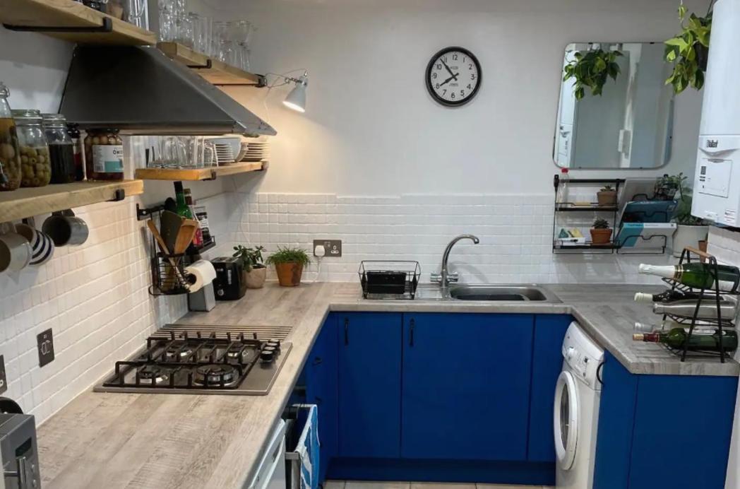 Sea Views With Large Deck One Bedroom Very Close To Beach And Town New Quay Eksteriør billede